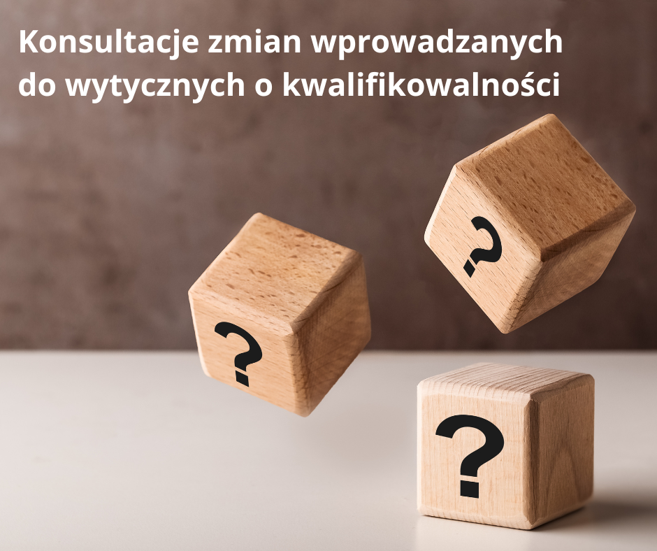 Widok trzech rzuconych kostek - na każdej umieszczony jest znak zapytania, a w górnej części zdjęcia wskazano tekst: Konsultacje zmian wprowadzanych  do wytycznych o kwalifikowalności